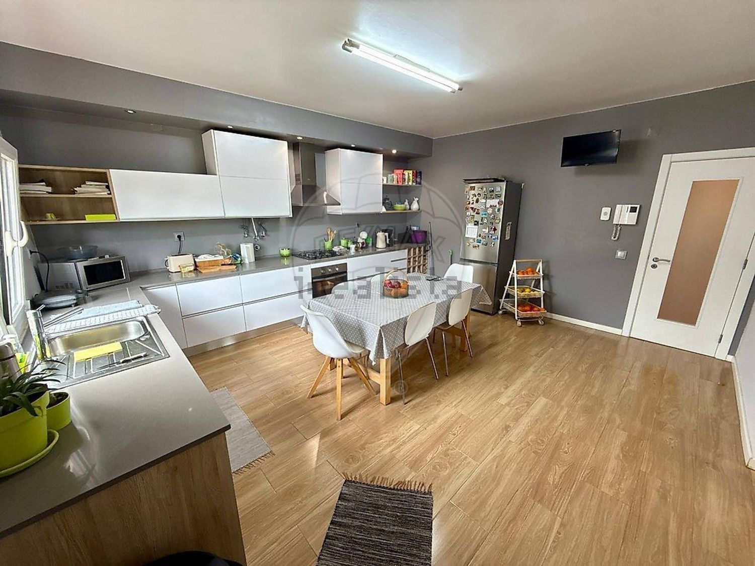 小楼房或独栋别墅出售在Rua 18 - 客厅