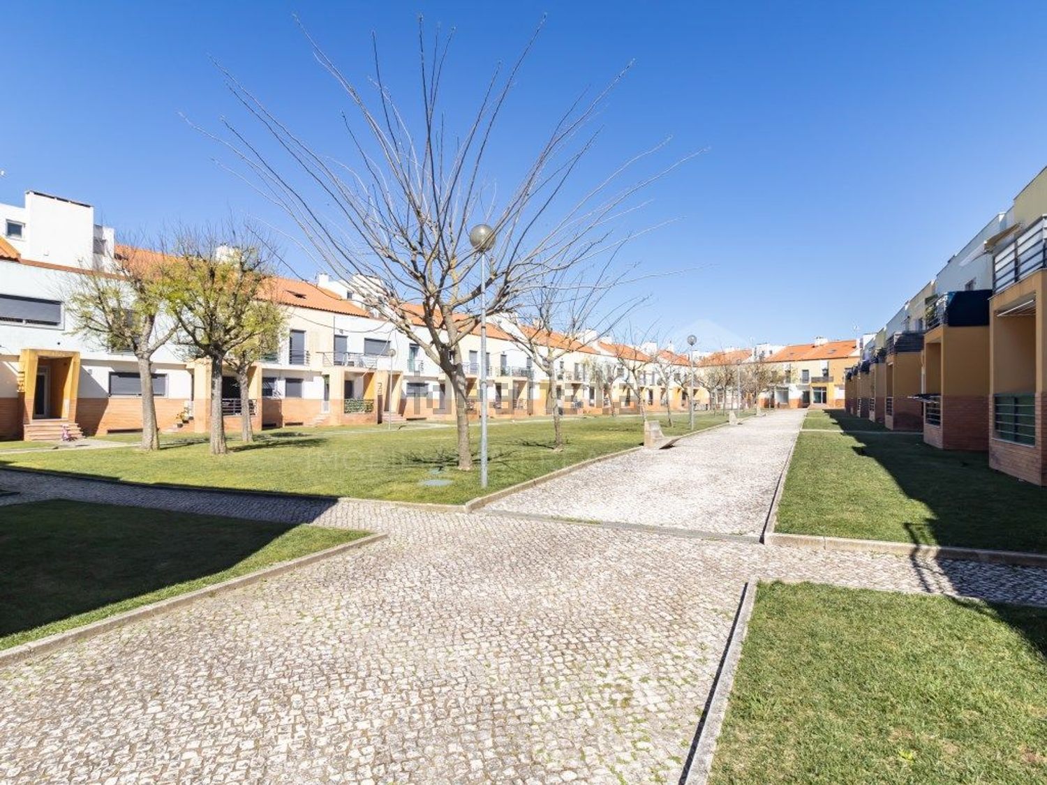 联排别墅出售在Rua Luís de Ataíde - 照片