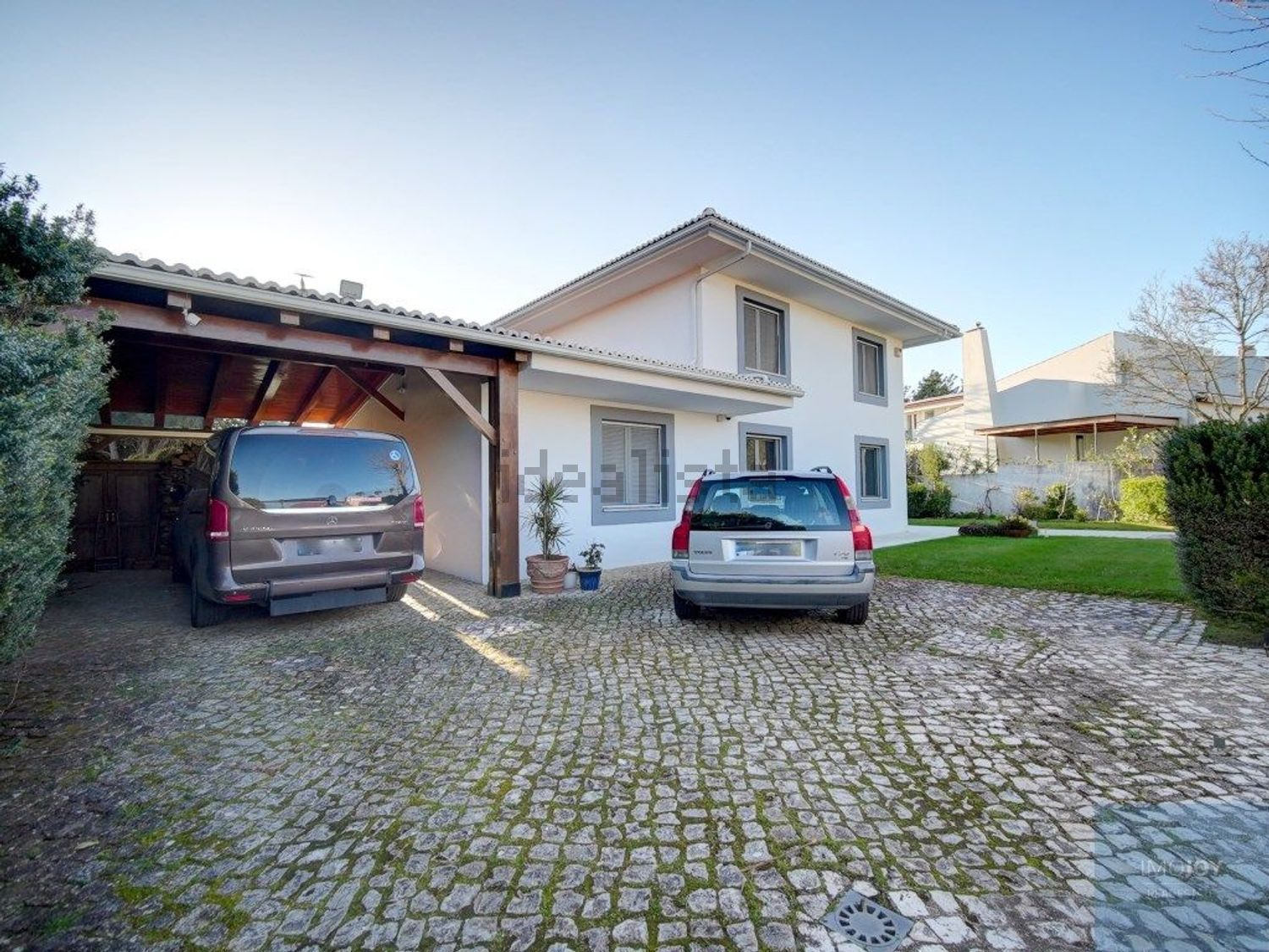 出租小楼房或独栋别墅在Rua Mato da Mina, 41 - 停车位