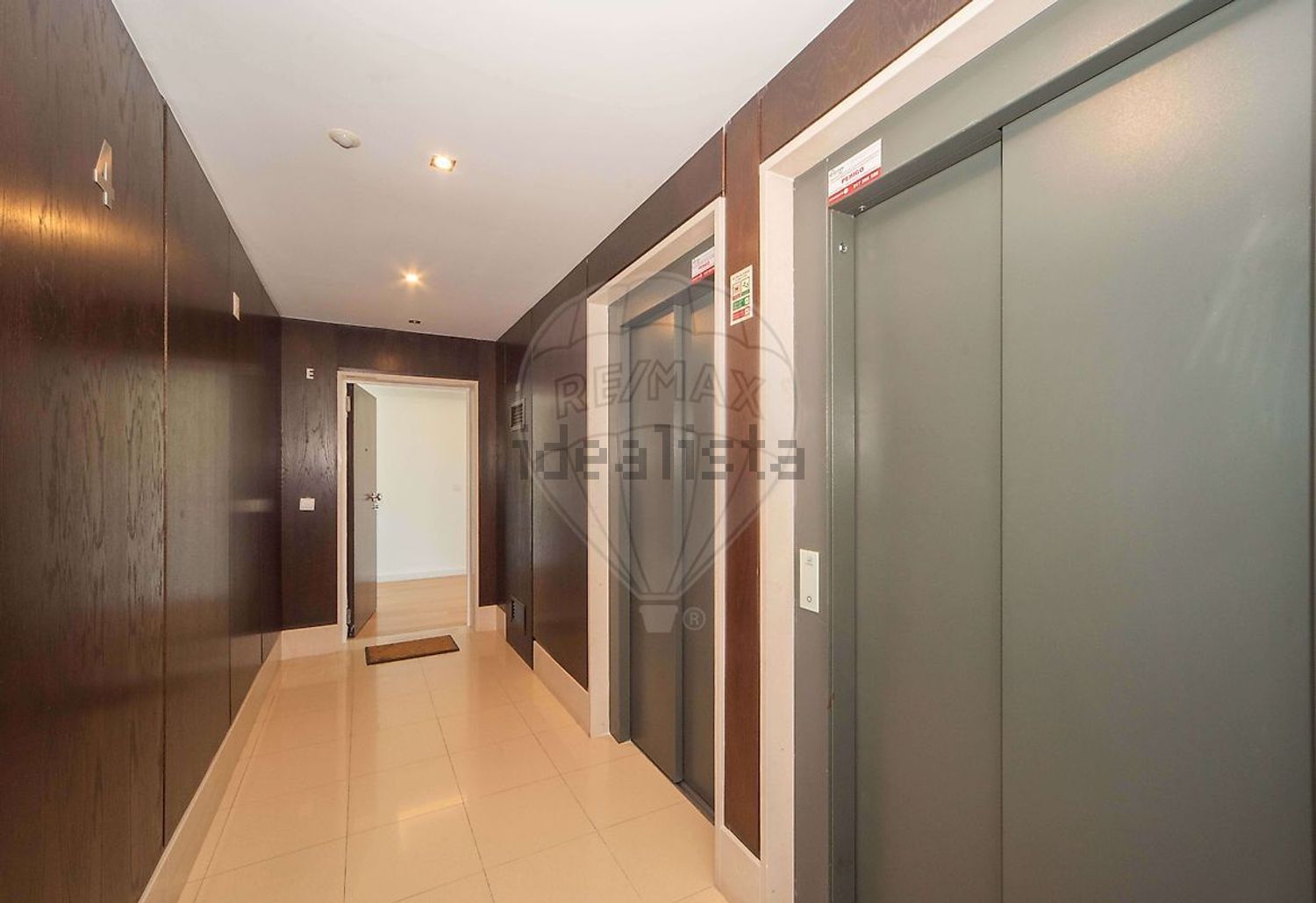 复式公寓出售在Rua Daciano Costa, 30 - 过道