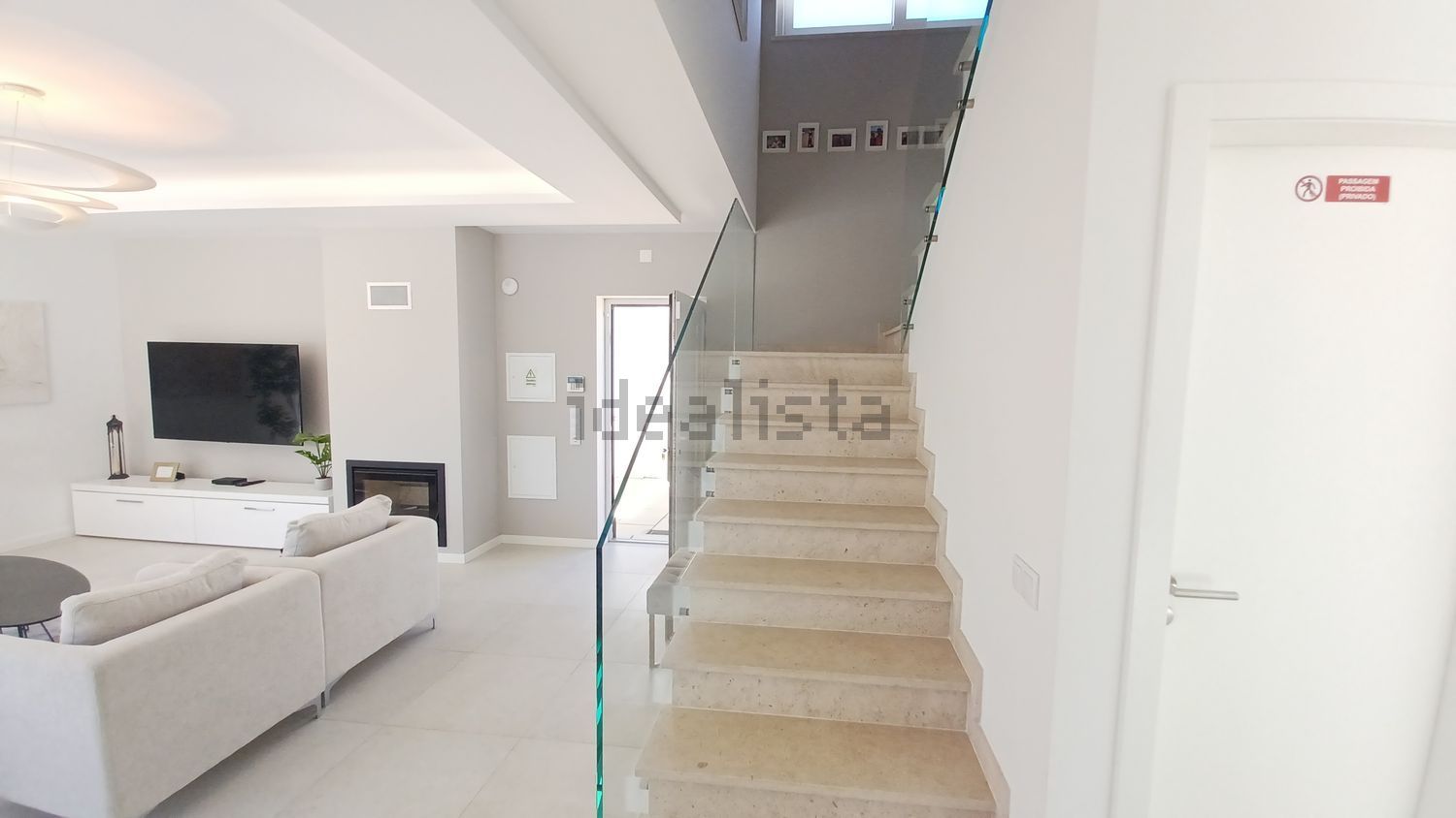 小楼房或独栋别墅出售在Porto Covo - 详情