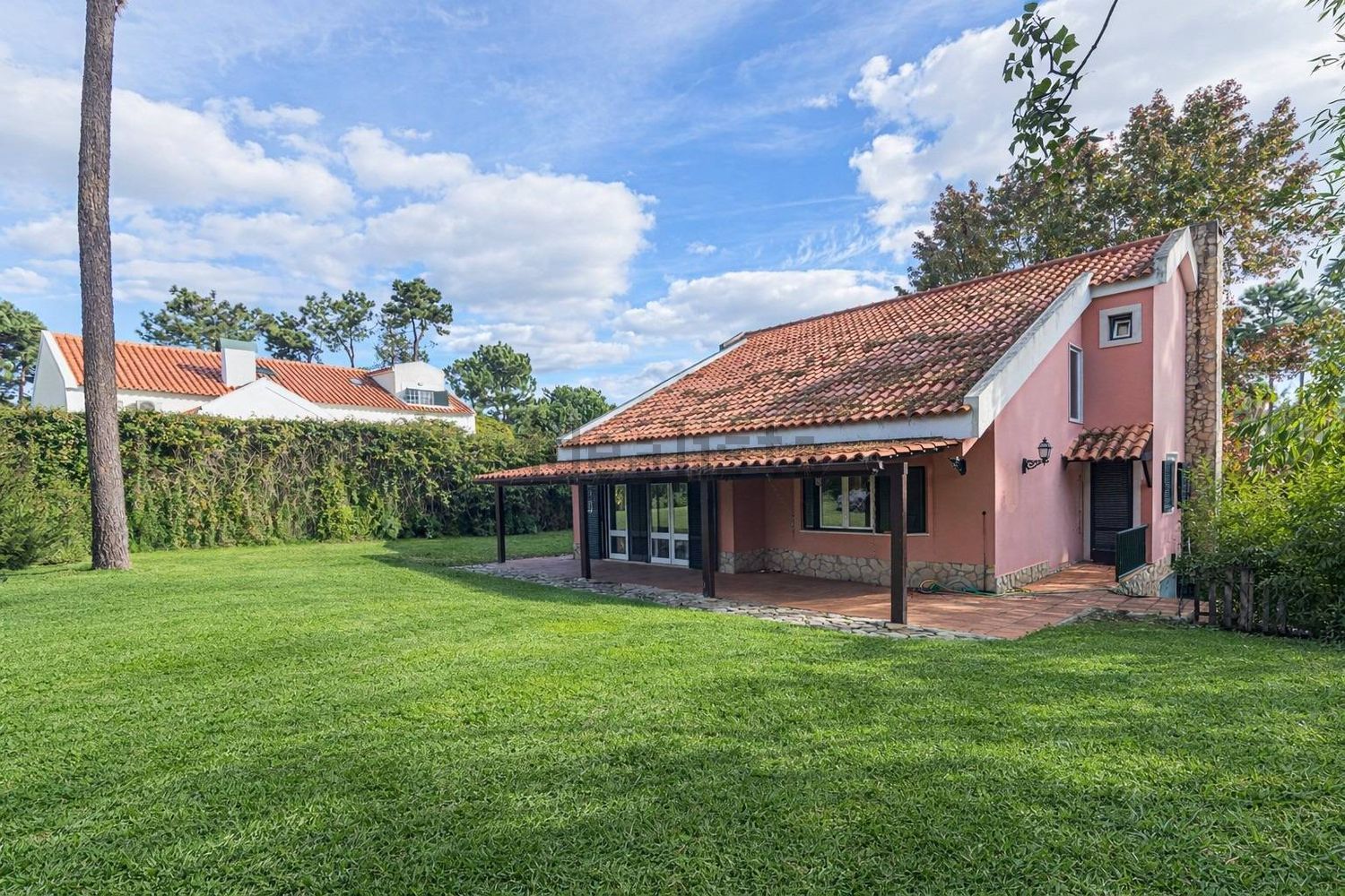 出租小楼房或独栋别墅在Rua das Margaridas, 20 - 花园