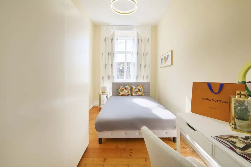 出租房间在Largo Vitorino Damásio, 2