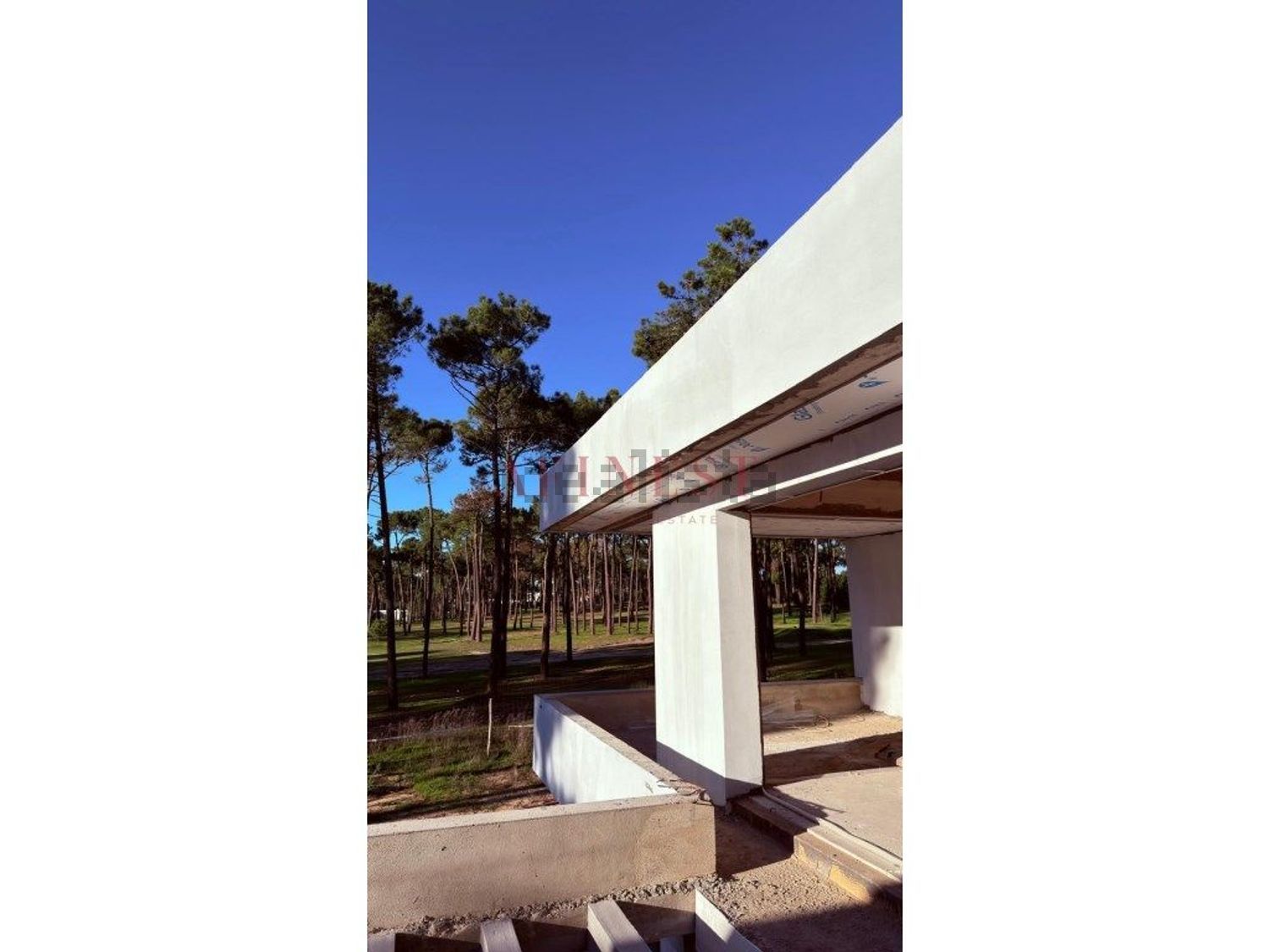 小楼房或独栋别墅出售在Rua do Tojo - 照片