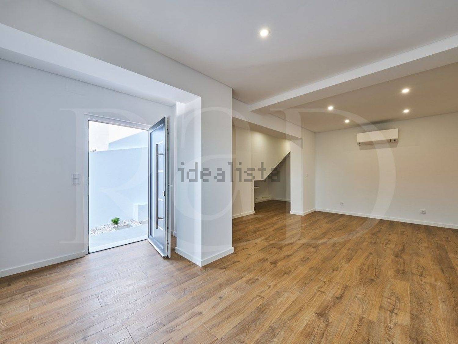 小楼房或独栋别墅出售在Rua do Massapêz, 43 - 单人公寓