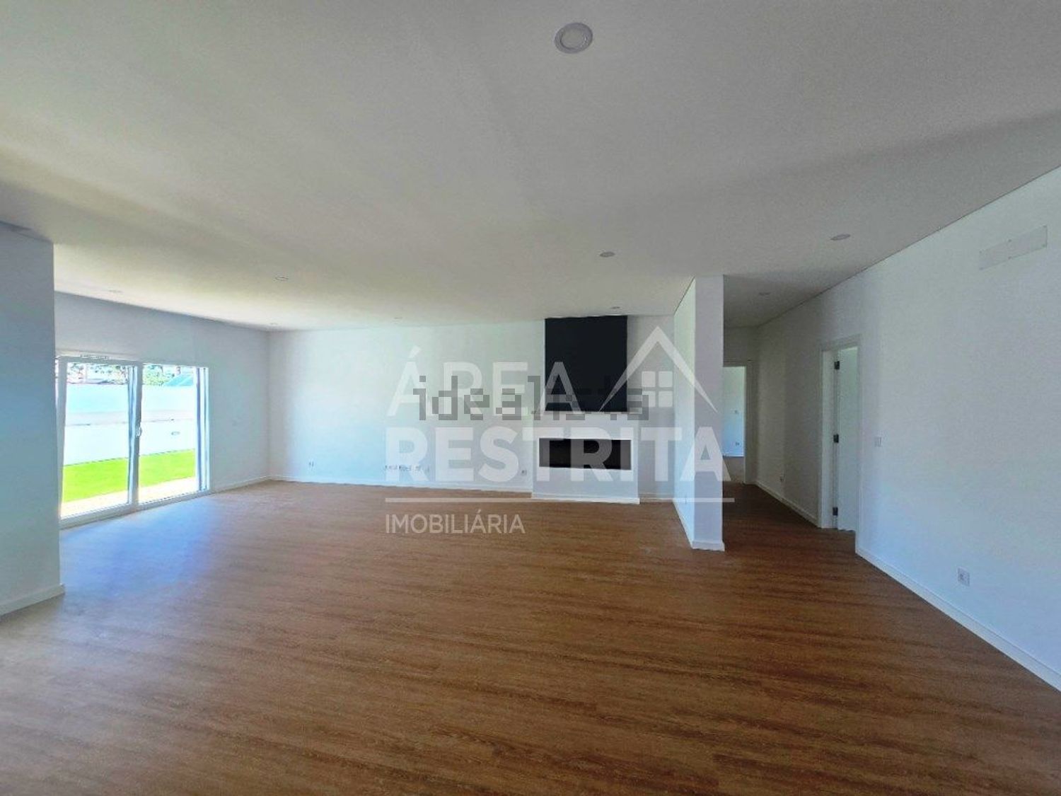 小楼房或独栋别墅出售在Rua dos Vitoriosos - 客厅