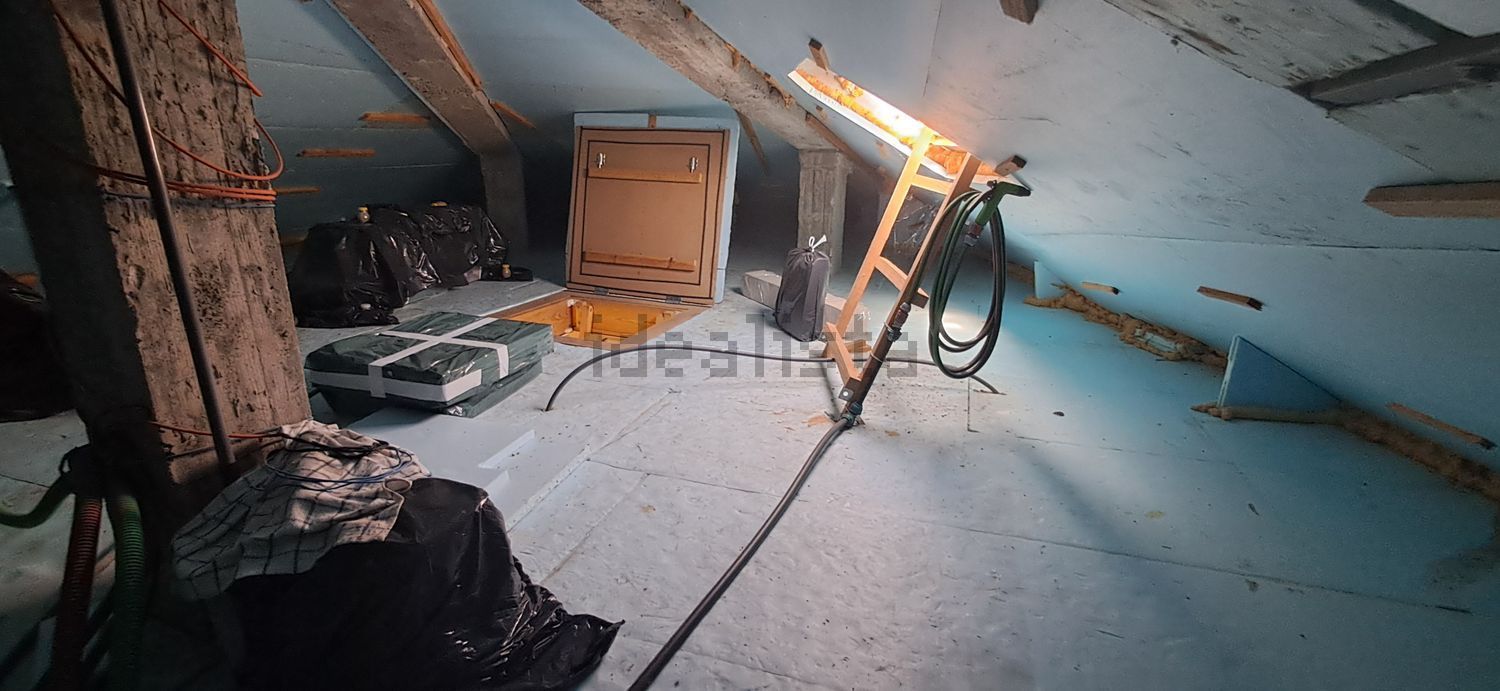 双拼别墅出售在Rua Nossa Senhora do Rosário - 阁楼