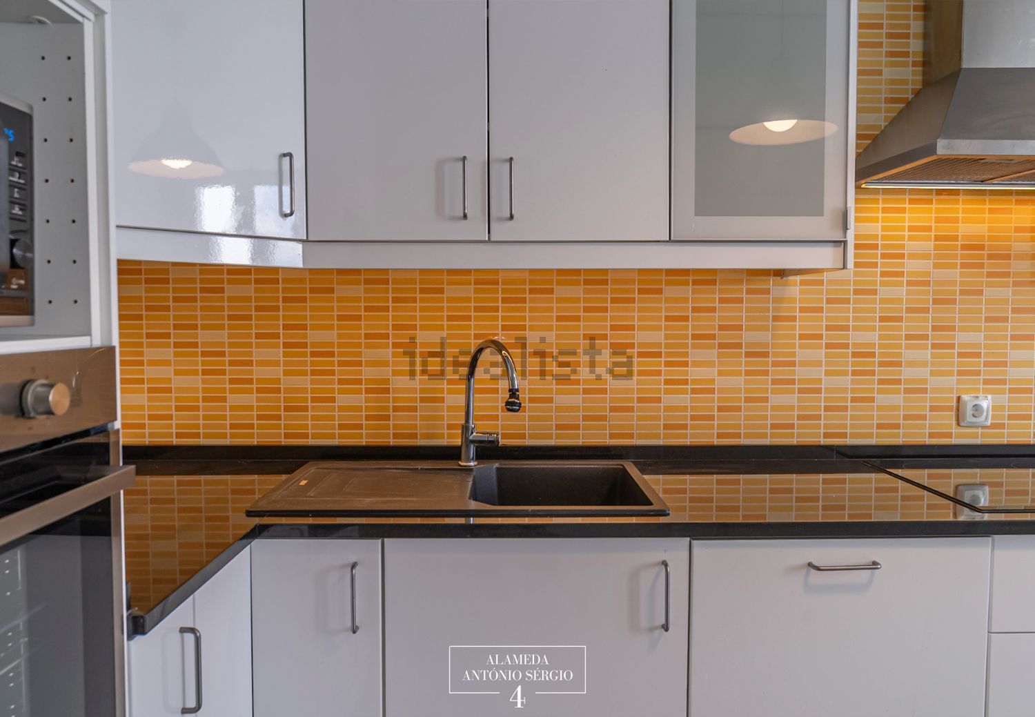 出租公寓 t2在Alameda António Sérgio, 4 - 厨房