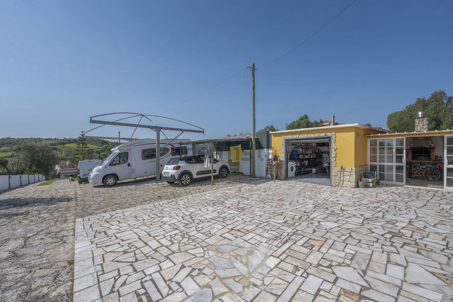 小楼房或独栋别墅出售2640-730 - 外立面