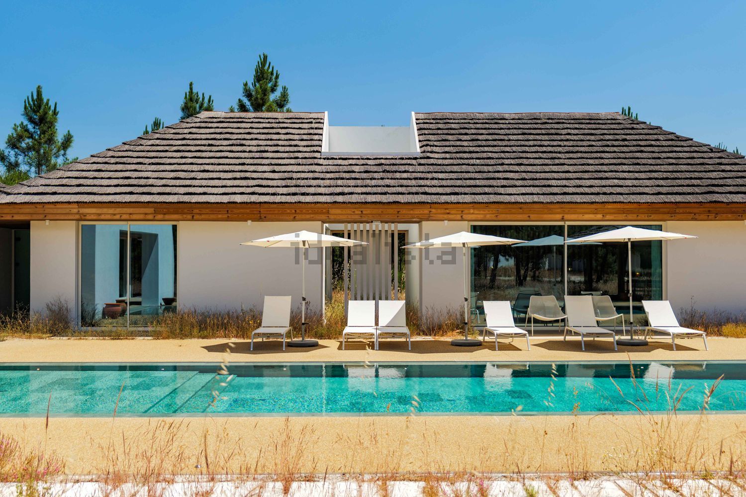 小楼房或独栋别墅出售在Estrada de Bicas - 游泳池