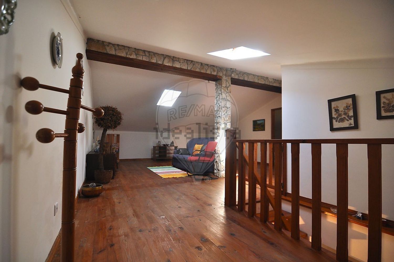 小楼房或独栋别墅出售在São Quintino - 卧室