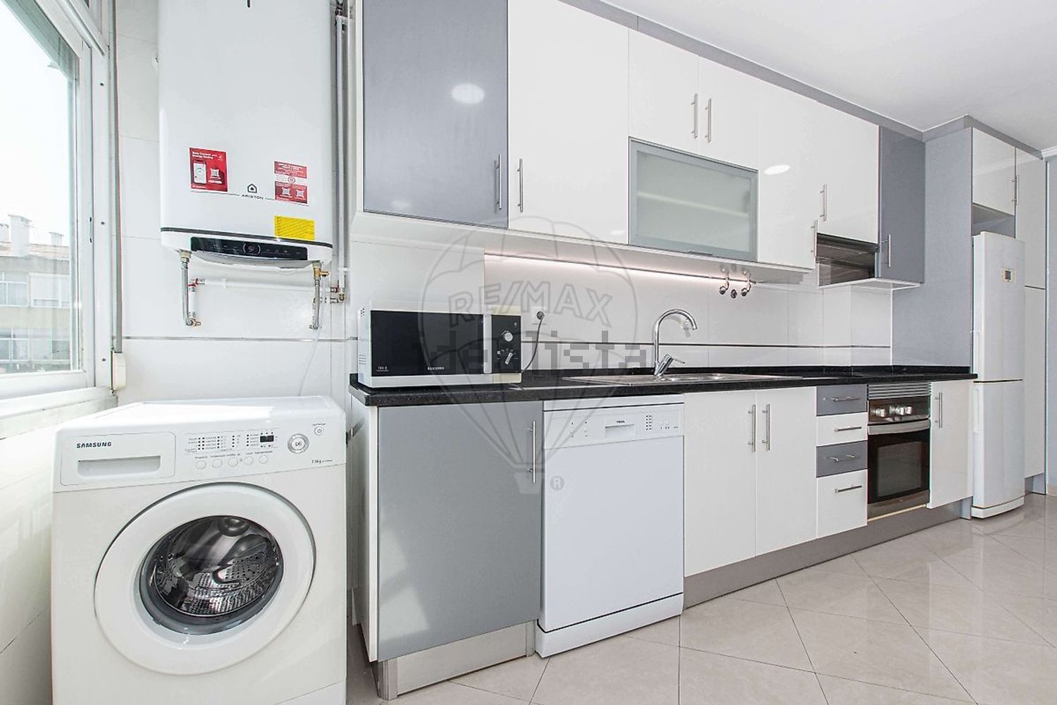 公寓 t2出售在Rua António Apolinário da Silva - 厨房