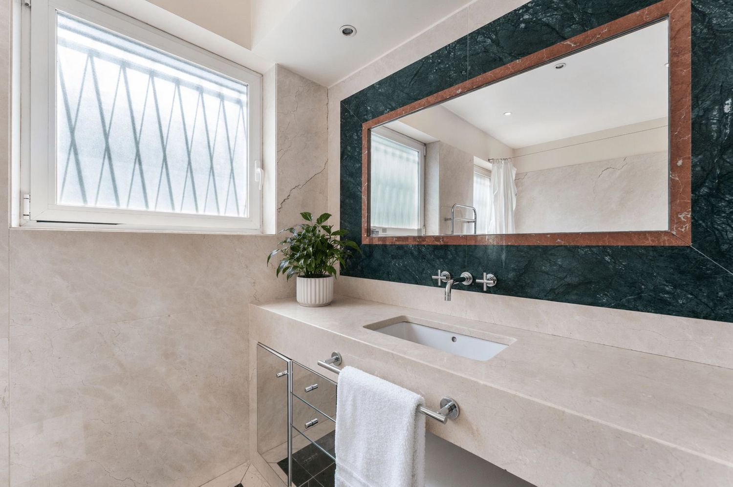 小楼房或独栋别墅出售在Avenida Marechal Carmona - 卫生间