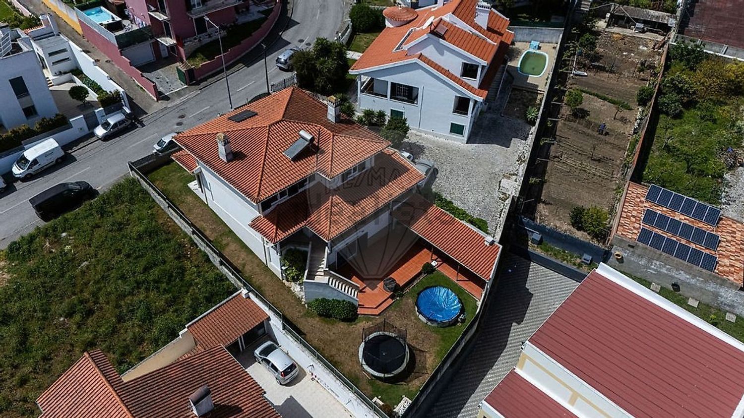 小楼房或独栋别墅出售在Rua Fernando Piteira Santos - 游泳池