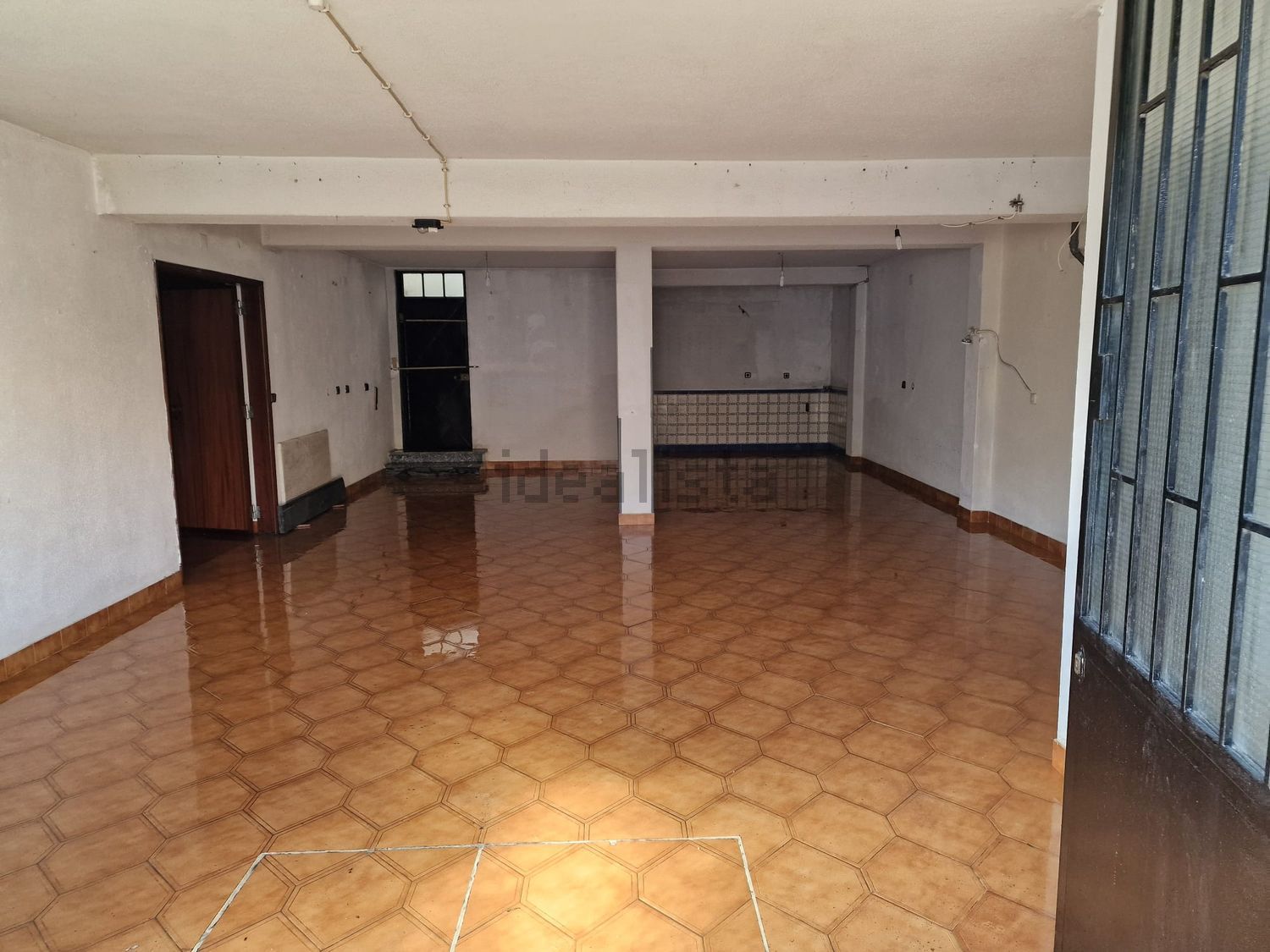 双拼别墅出售在Rua Fernando Namora, 6 - 停车位