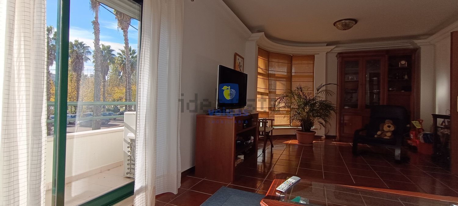 出租小楼房或别墅在Centro - 客厅