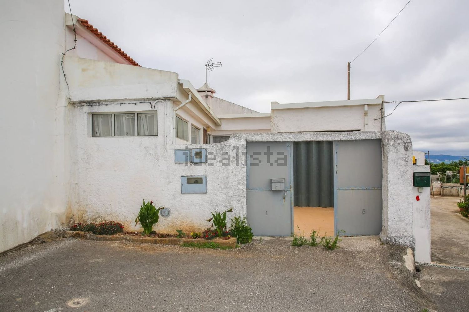 小楼房或独栋别墅出售在Rua das Flores - 外立面