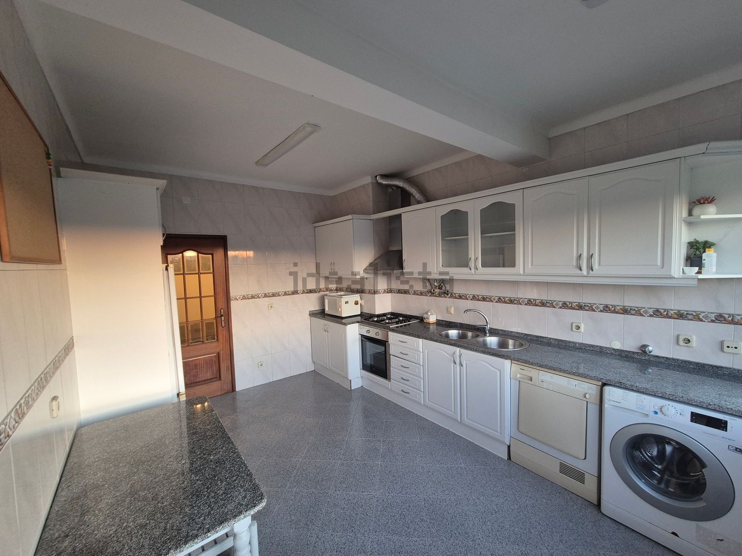 出租公寓 t2在Rua Engenheiro Quartin Graça, 18 - 厨房