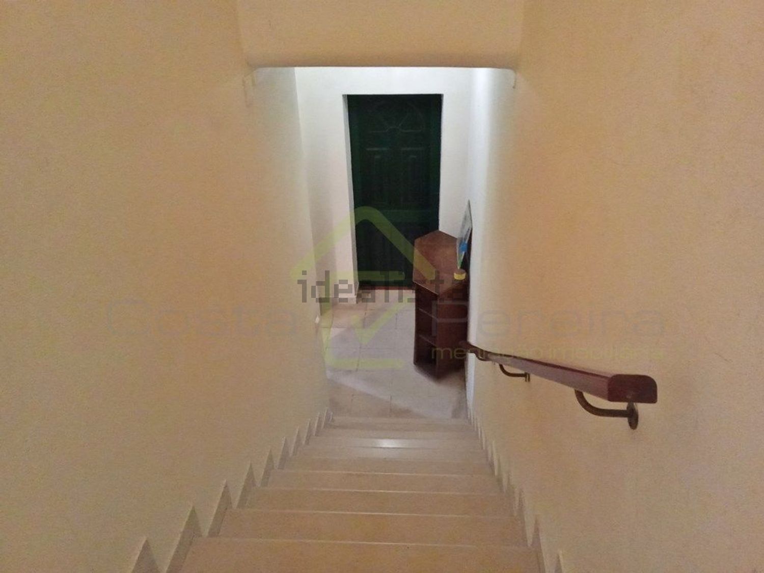 小楼房或独栋别墅出售在Vimeiro - 详情