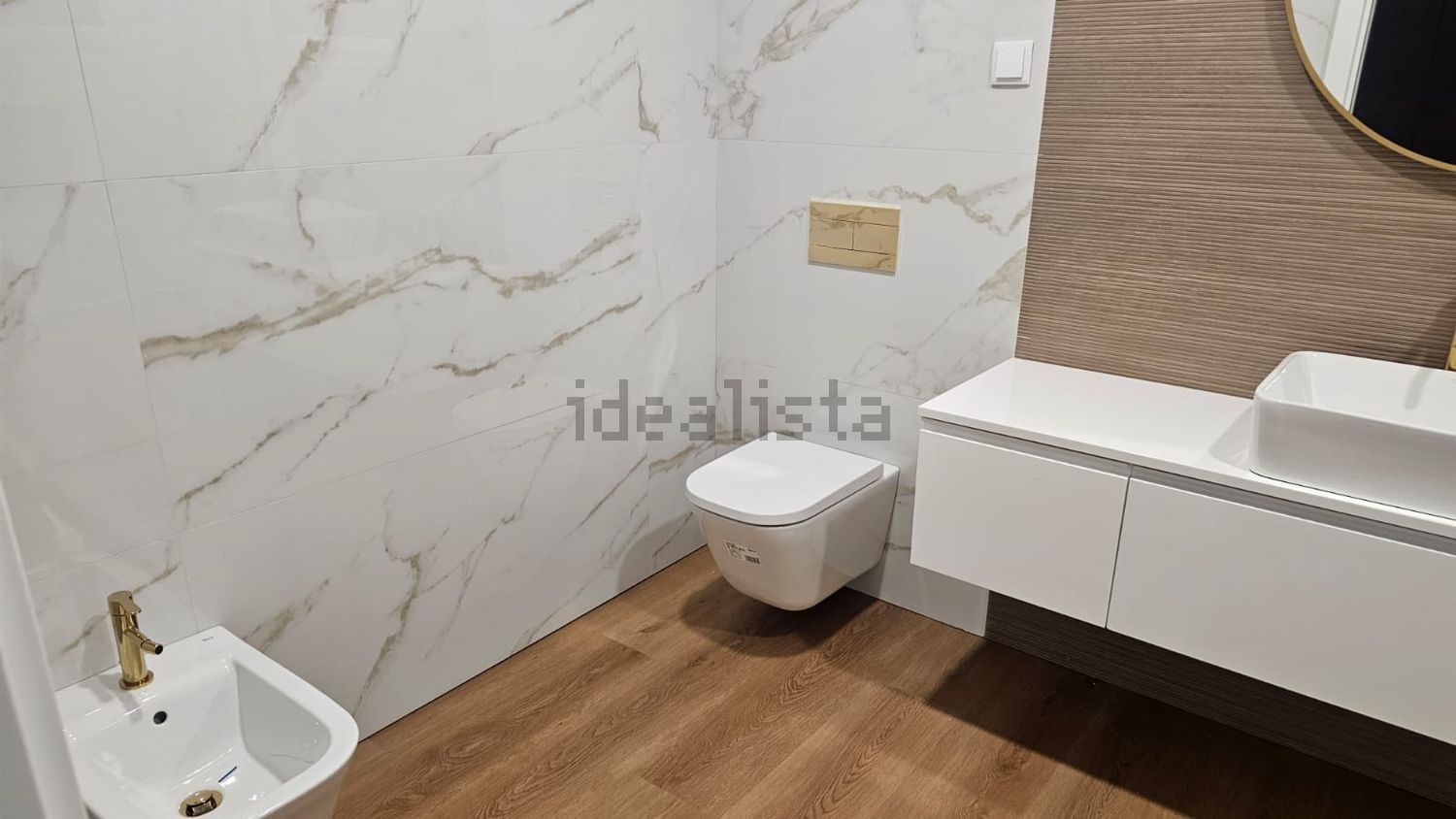 小楼房或独栋别墅出售在Rua José Malhoa, 17 - 卫生间