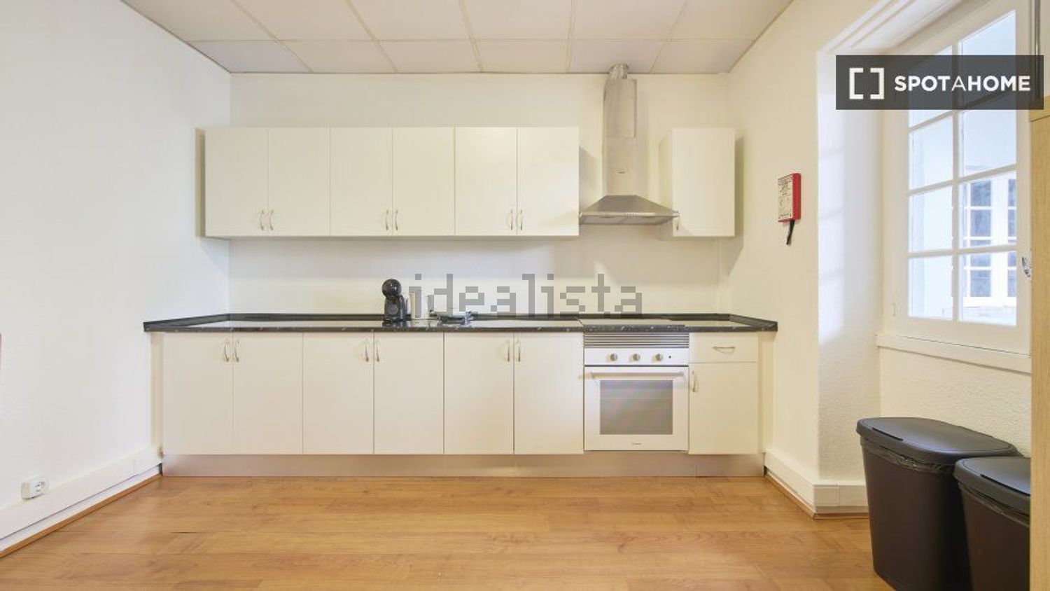 出租房间在Rua Alexandre Herculano - 厨房