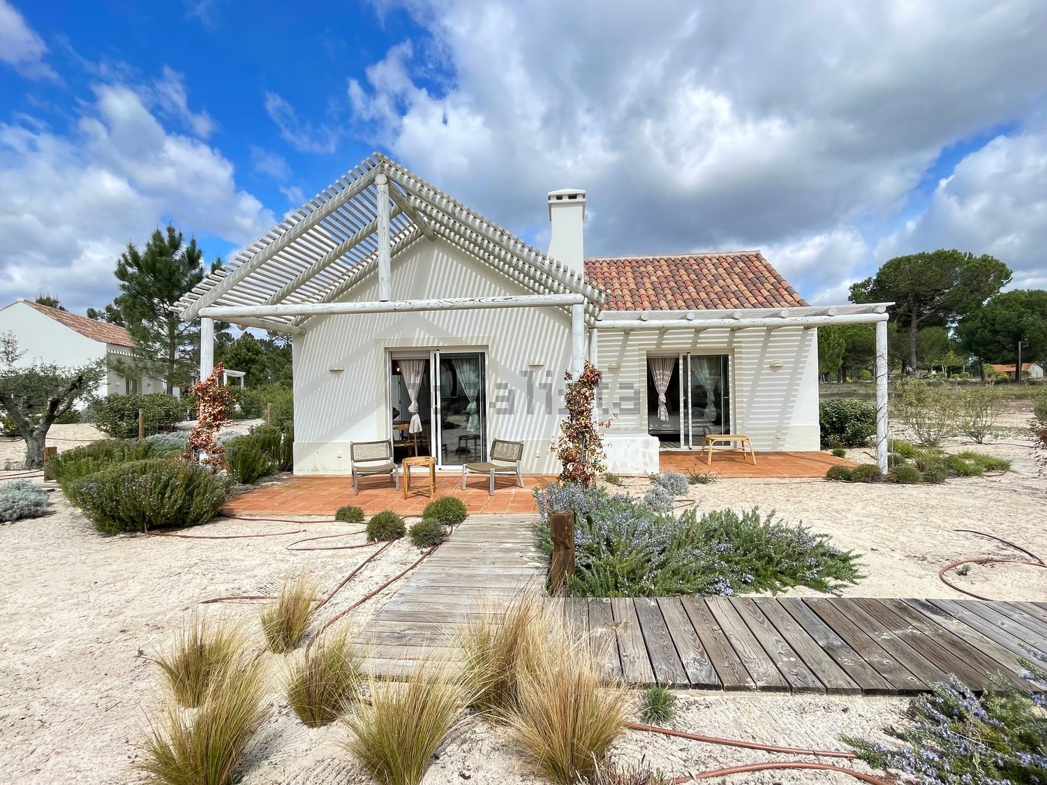 小楼房或独栋别墅出售Authentic Bicas s/n - 外立面