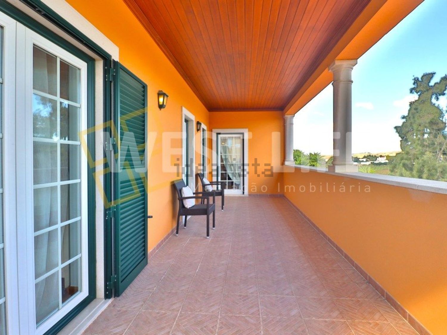 小楼房或独栋别墅出售在Turcifal - 阳台