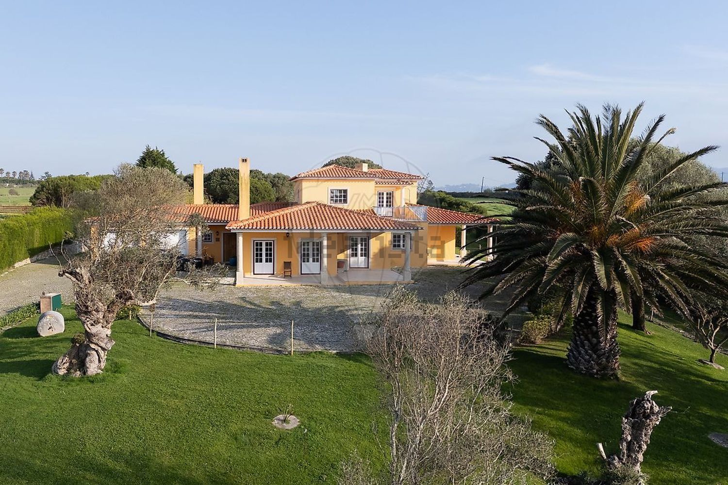 小楼房或独栋别墅出售在Rua das Macieiras - 外立面