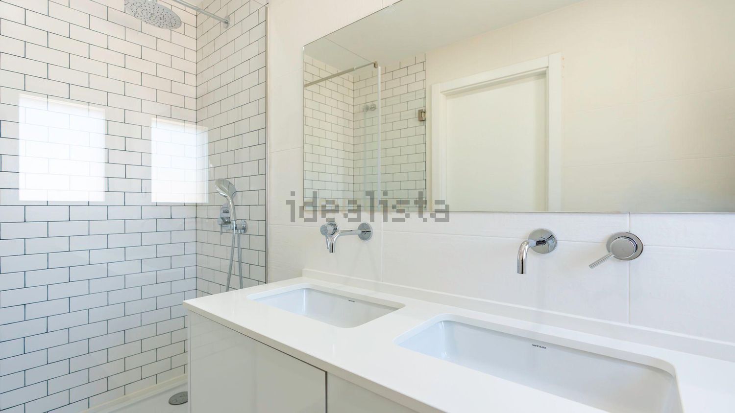 小楼房或独栋别墅出售在Avenida Engenheiro Arantes e Oliveira, 4 - 卫生间