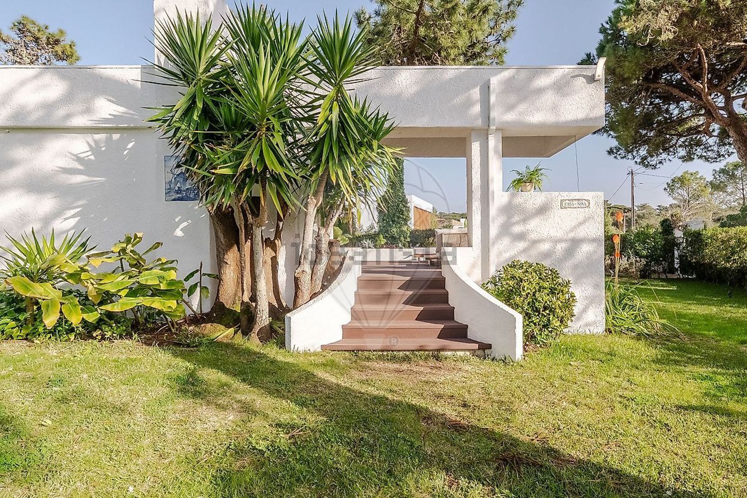 小楼房或独栋别墅出售在Rua das Corredouras - 外立面