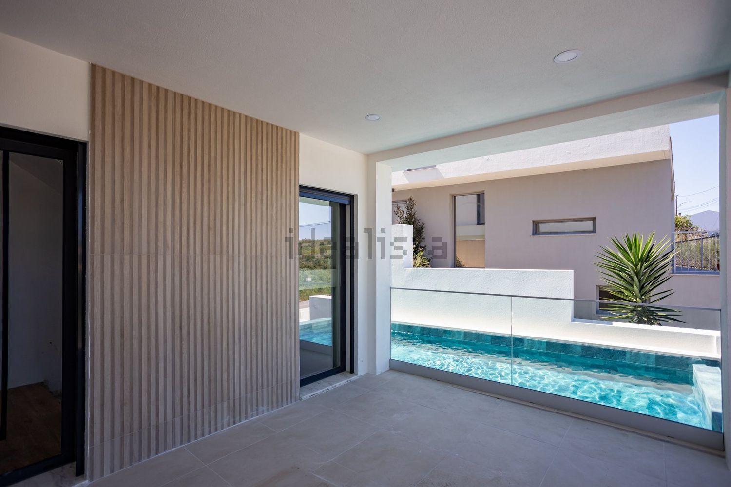 双拼别墅出售在Avenida Raul Brandão - 门廊