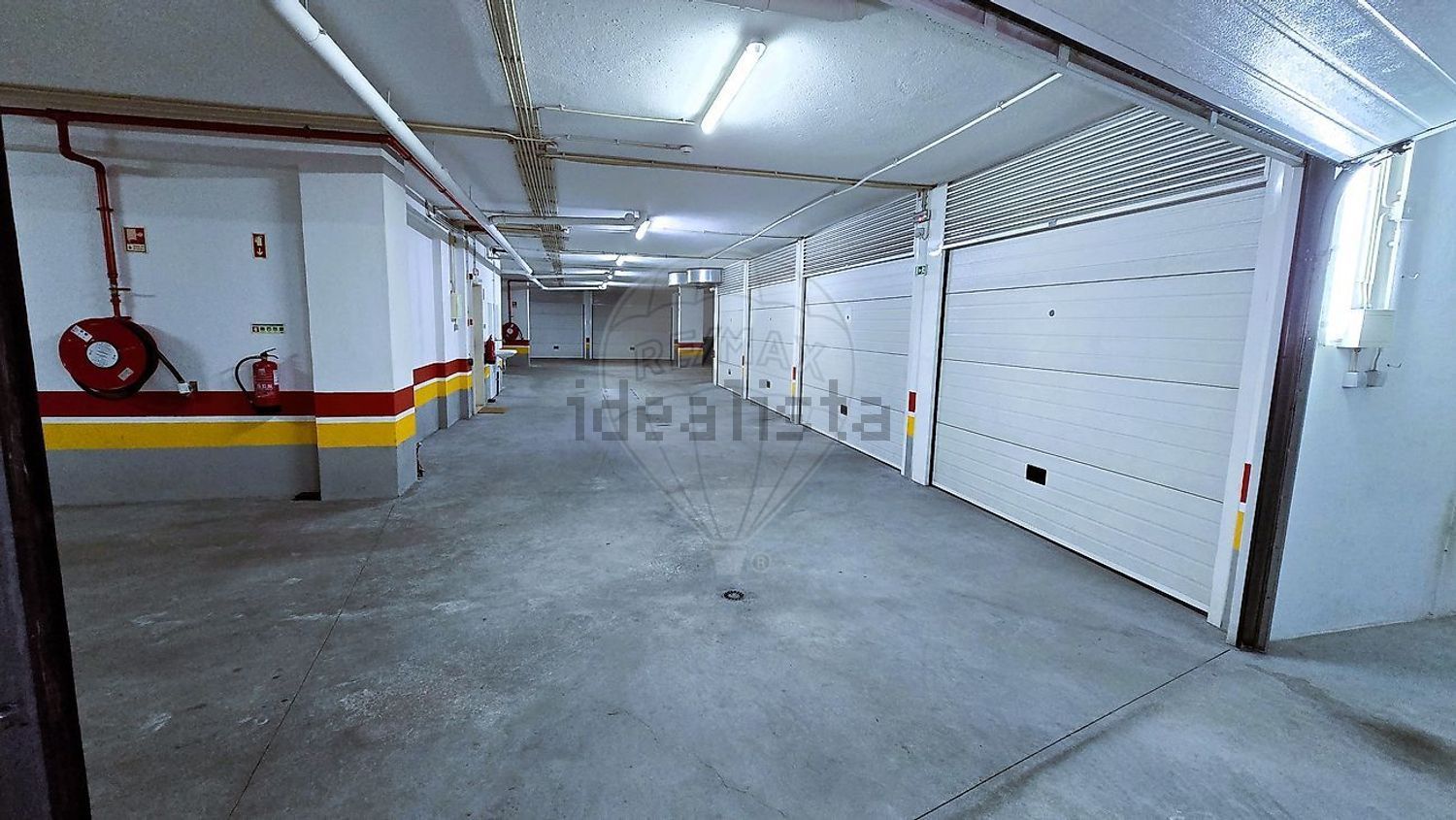 出租公寓 t3在Rua Marechal António de Spínola - 停车位