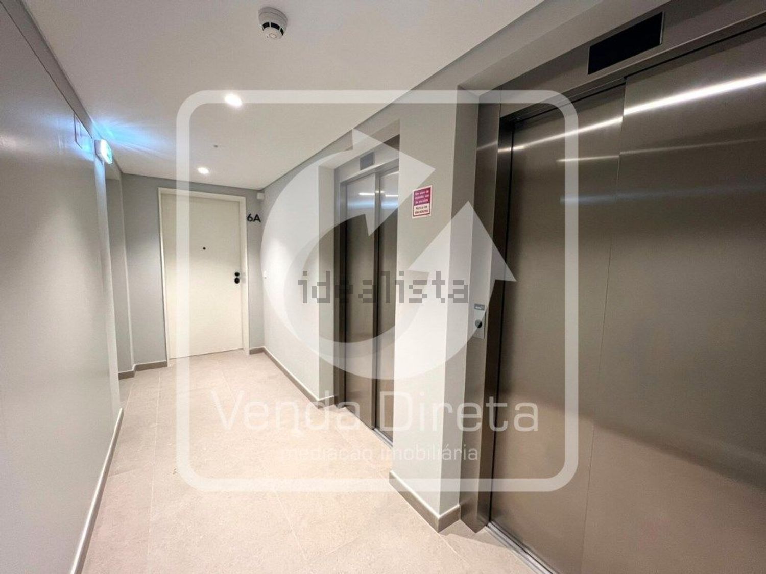 出租公寓 t2在Rua Bombeiros Voluntários do Barreiro, 17 - 过道