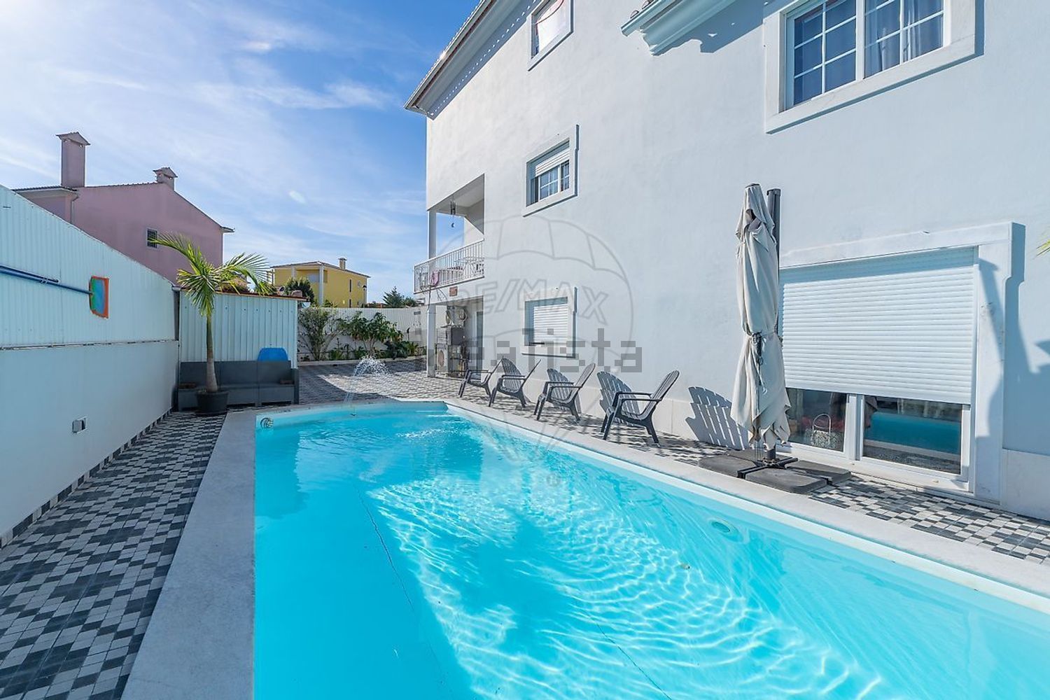 小楼房或独栋别墅出售在Rua do Campo da Bola - 游泳池