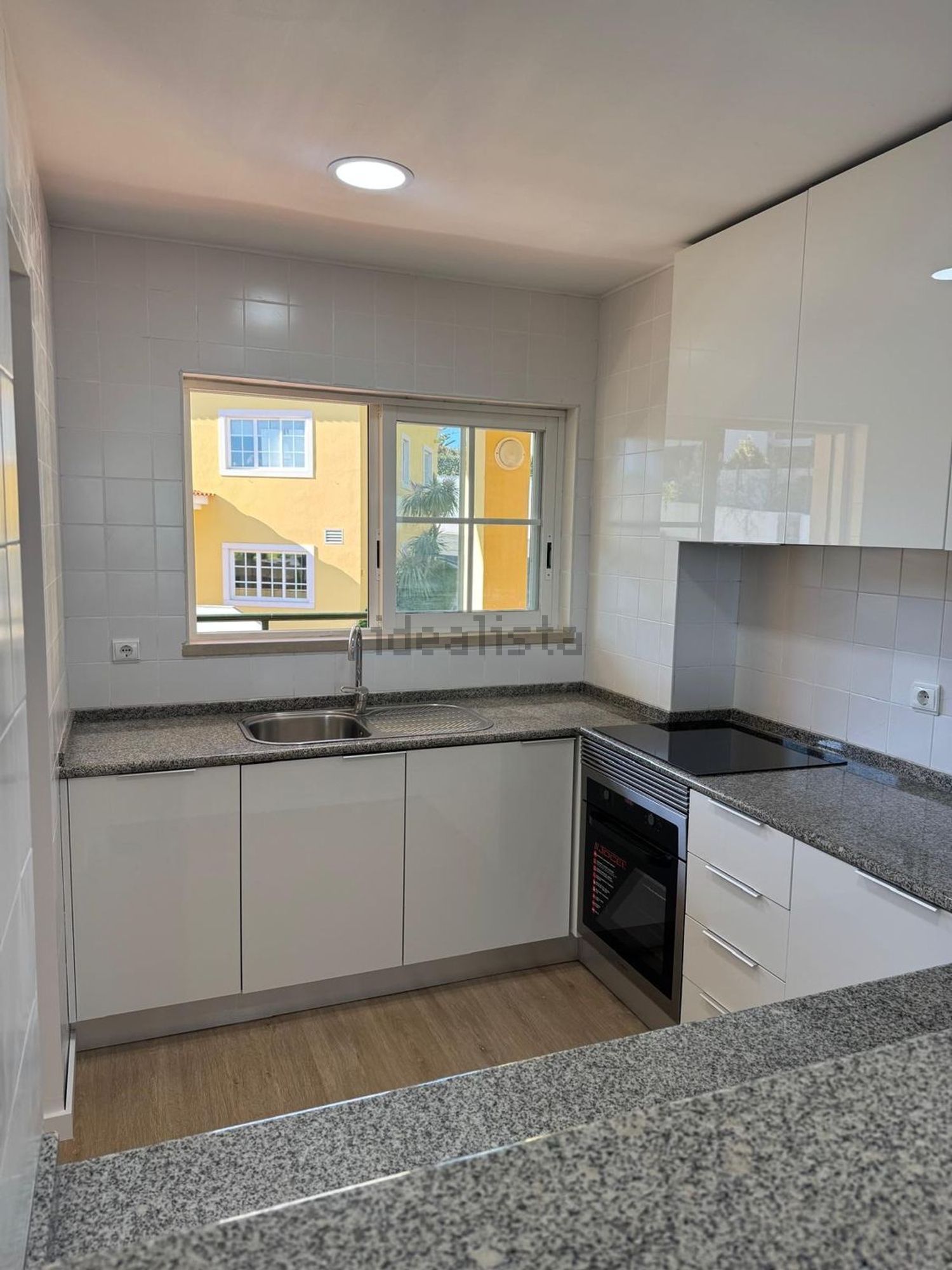 出租公寓 t1在Rua Almada Negreiros, 14 - 厨房