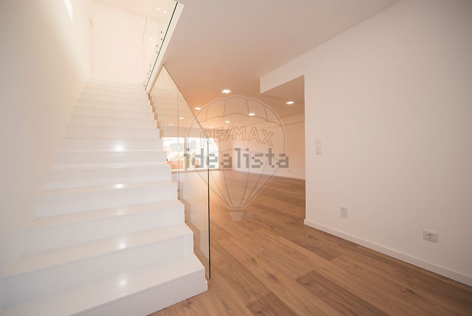 出租小楼房或独栋别墅Cm1318 - 详情