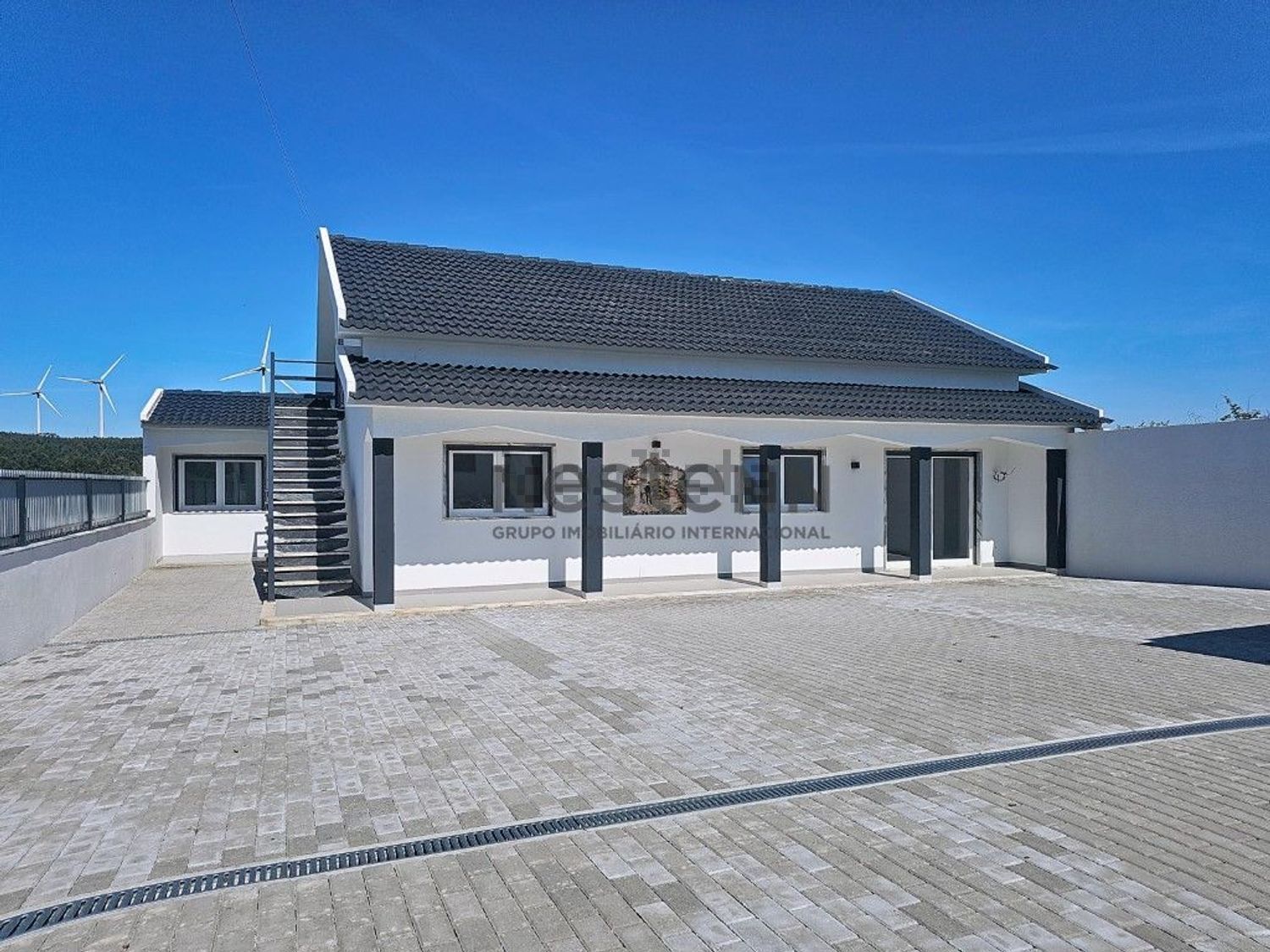 小楼房或独栋别墅出售在Rua do Forno s/n - 外立面