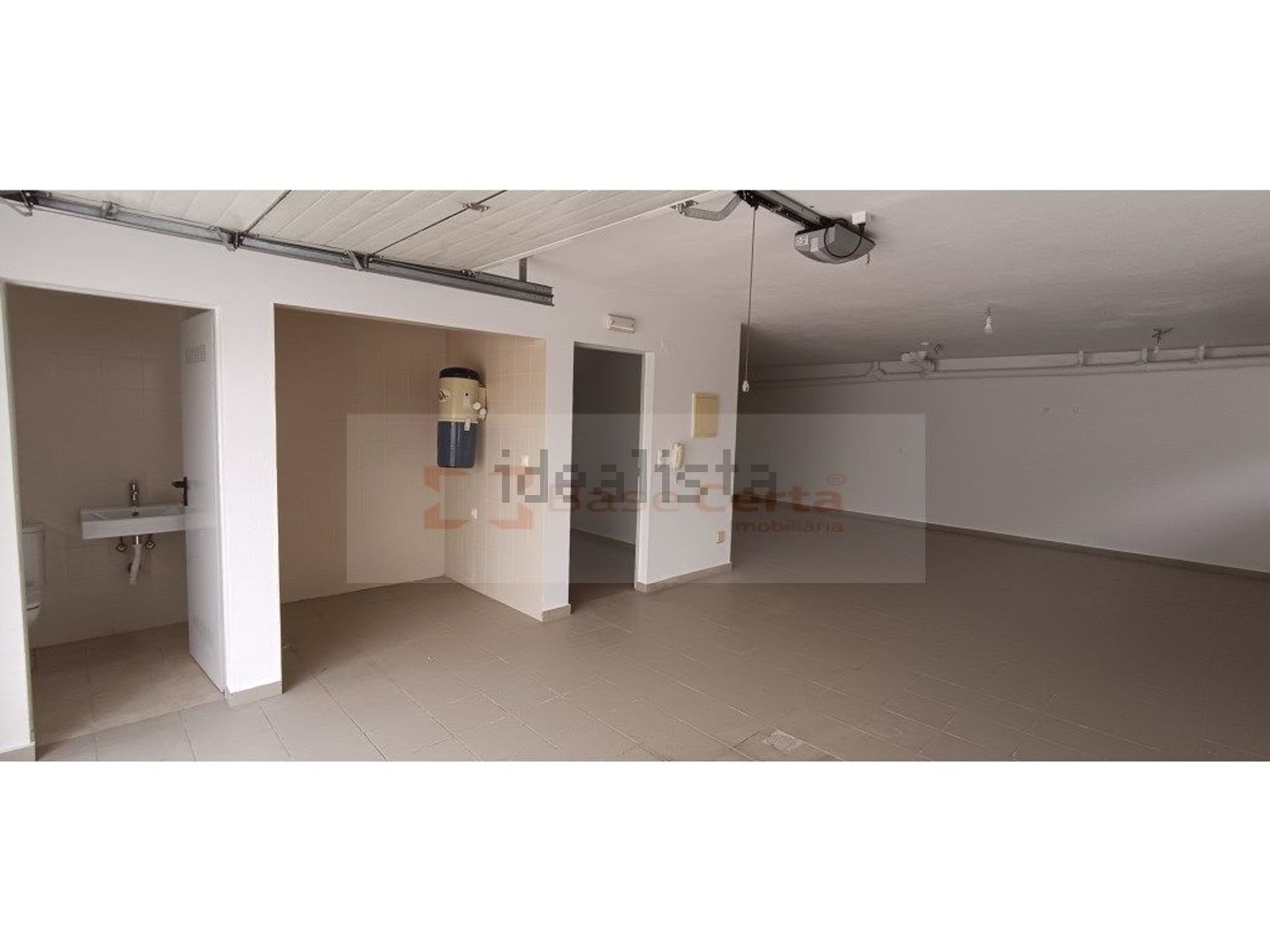 小楼房或独栋别墅出售在Rua Ferreira Soares - 停车位