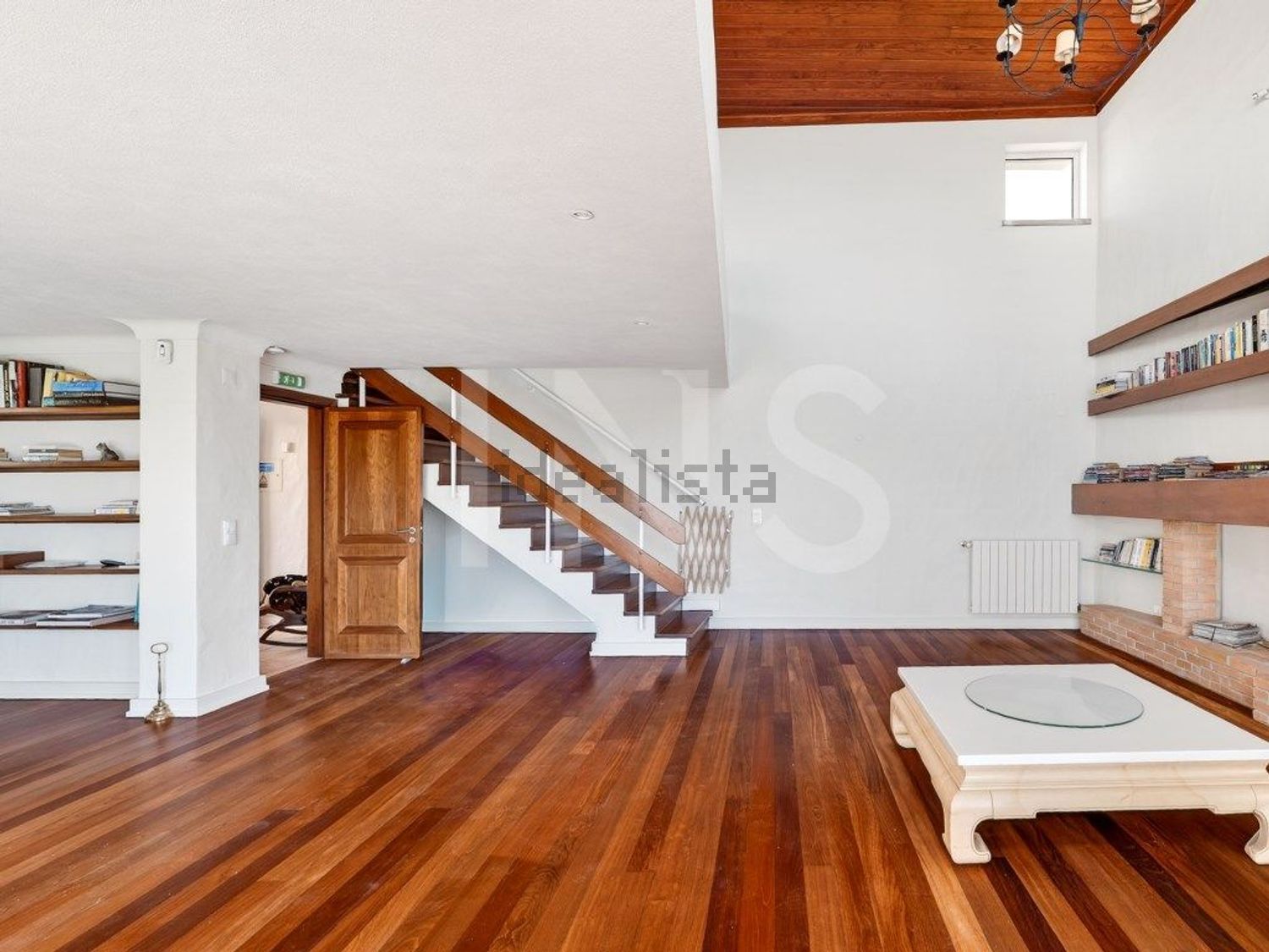 小楼房或独栋别墅出售在Rua do Beco - 详情