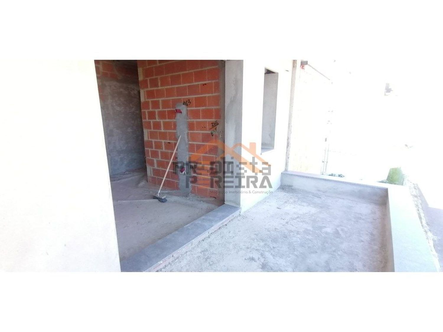 小楼房或独栋别墅出售在Pontinha e Famões - 详情