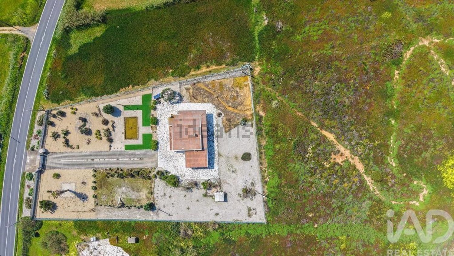 小楼房或独栋别墅出售在Encarnação - 外立面