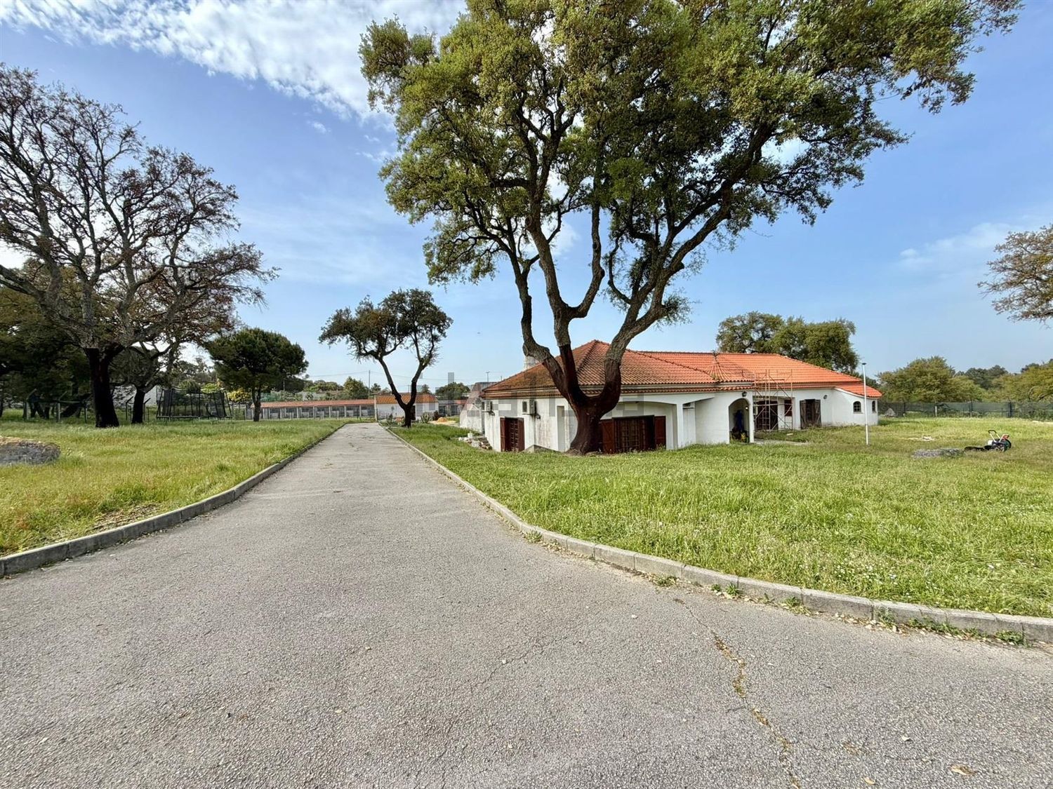 小楼房或独栋别墅出售在Alhos Vedros - 外立面