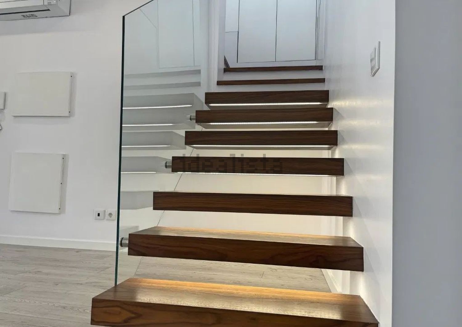 复式公寓出售在Rua Rogério Pedro - 详情