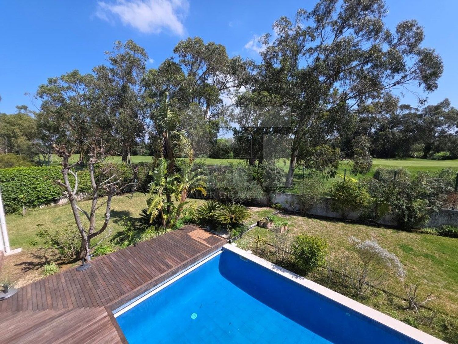 出租小楼房或独栋别墅在Rua Mato da Mina, 22 - 游泳池