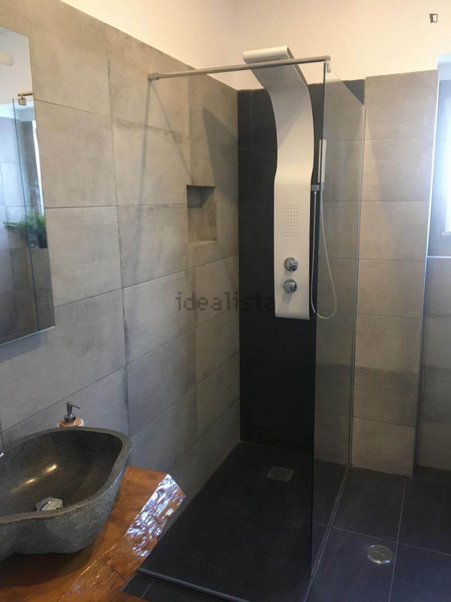 出租房间在Rua Angra do Heroísmo - 卫生间