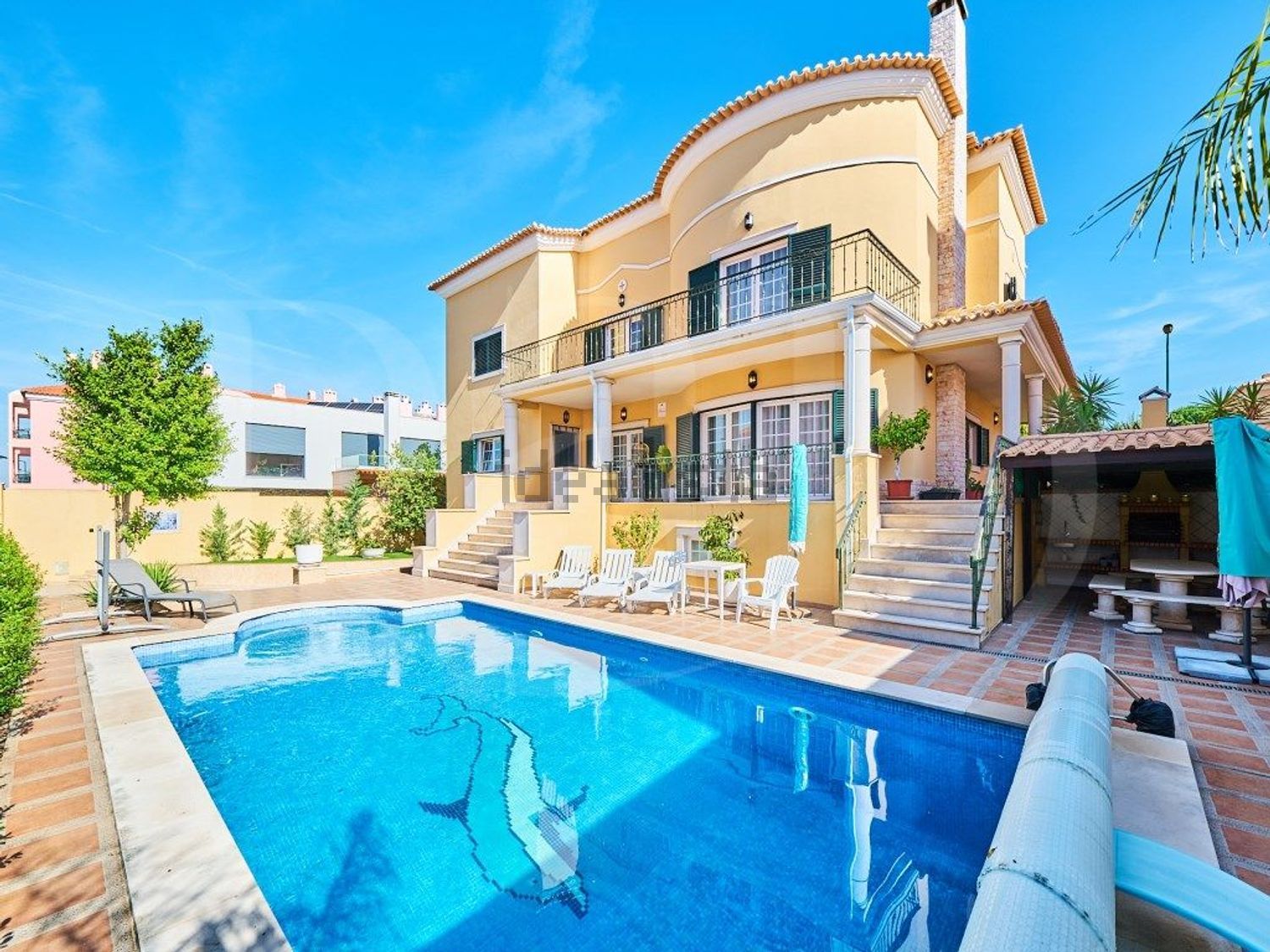 小楼房或独栋别墅出售在Rua Bartolomeu Perestelo, 189 - 游泳池