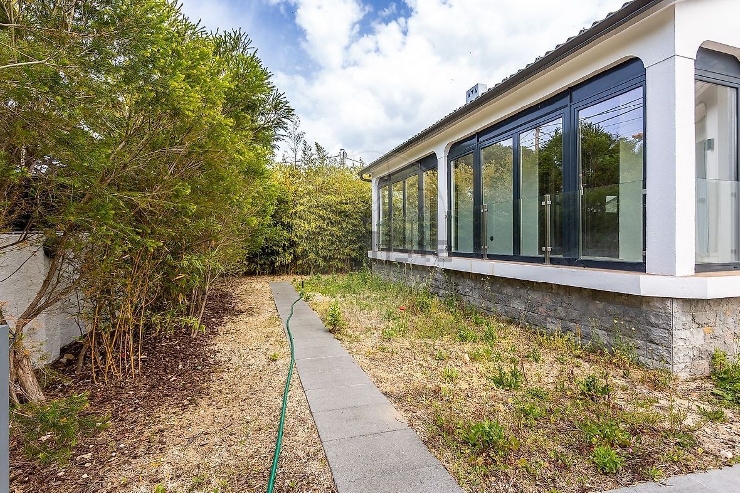 小楼房或独栋别墅出售在Rua Central - 外立面