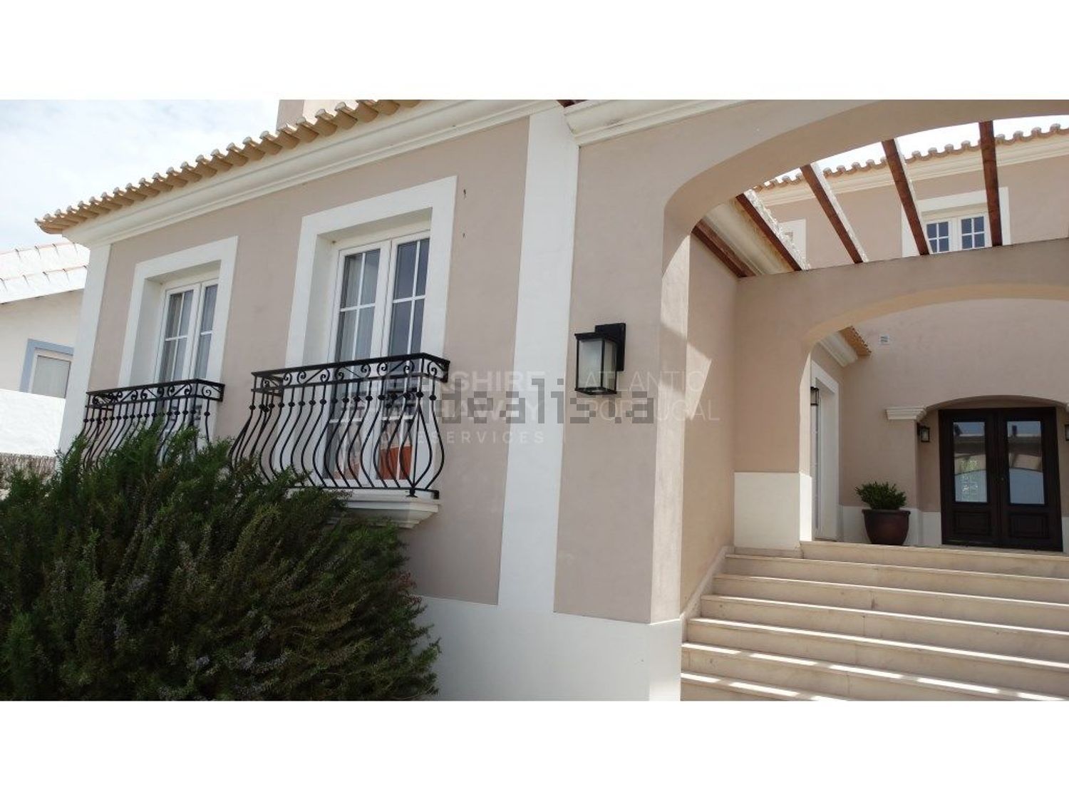 小楼房或独栋别墅出售在Porto Covo - 外立面