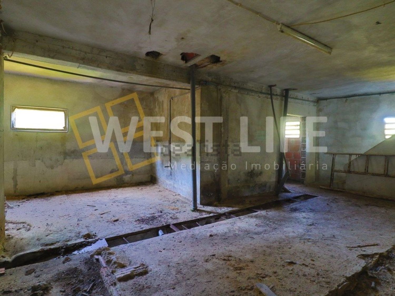 小楼房或独栋别墅出售在Venda do Pinheiro e Santo Estêvão das Galés - 停车位