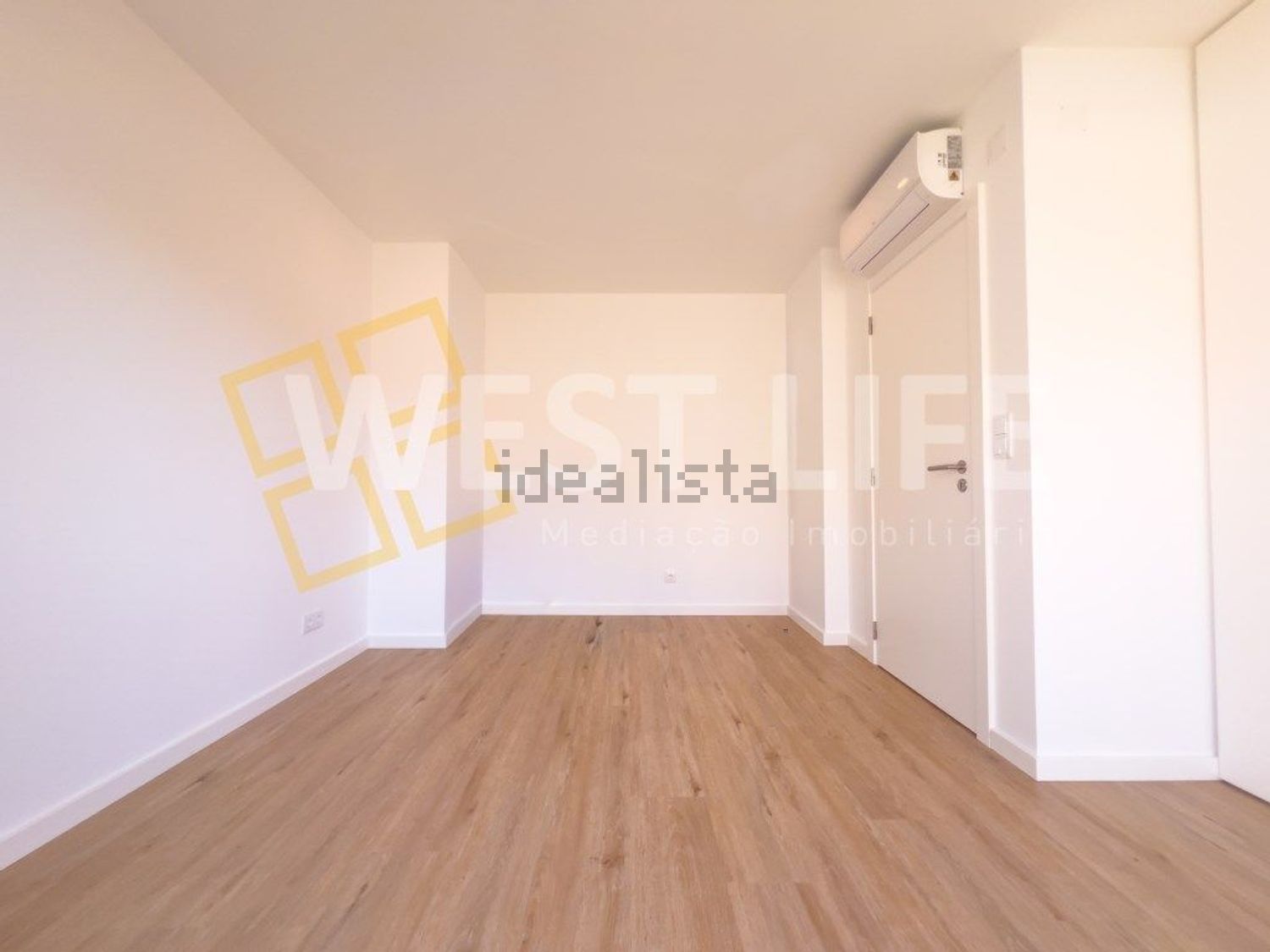 小楼房或独栋别墅出售在São Pedro da Cadeira - 居住